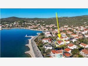 Apartmaji Paž Vinisce, Kvadratura 80,00 m2, Oddaljenost od morja 28 m, Oddaljenost od centra 0 m