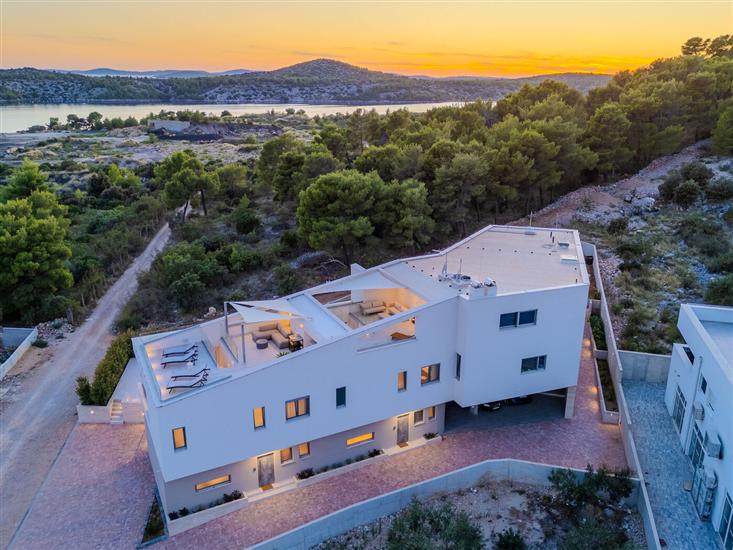 Villa Axi by old town