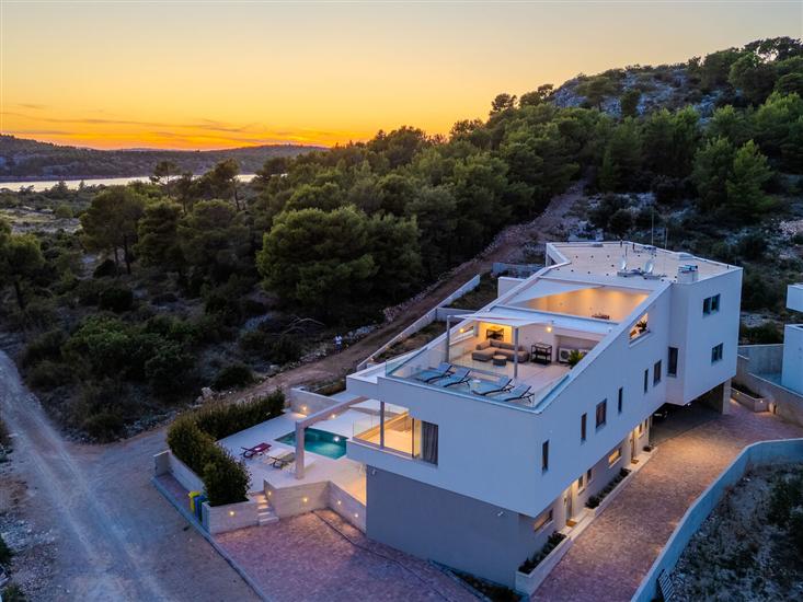 Villa Axi by old town