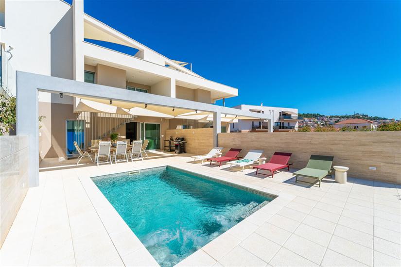 Villa Nexi by old town