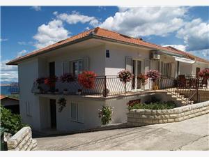 Apartmaj Pavin Poljana - otok Ugljan, Kvadratura 60,00 m2, Oddaljenost od morja 100 m, Oddaljenost od centra 100 m