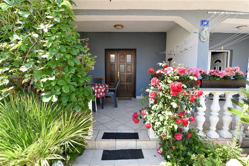 Apartment A1, for 5 persons