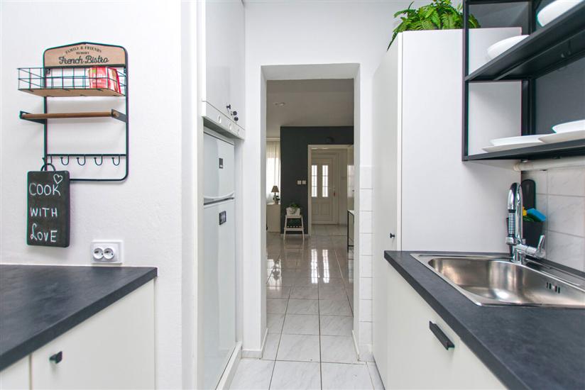 Kuća K1, za 8 osoba/e