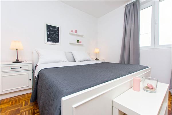 Kuća K1, za 8 osoba/e