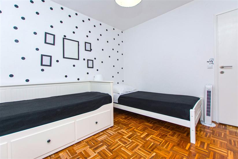 Kuća K1, za 8 osoba/e