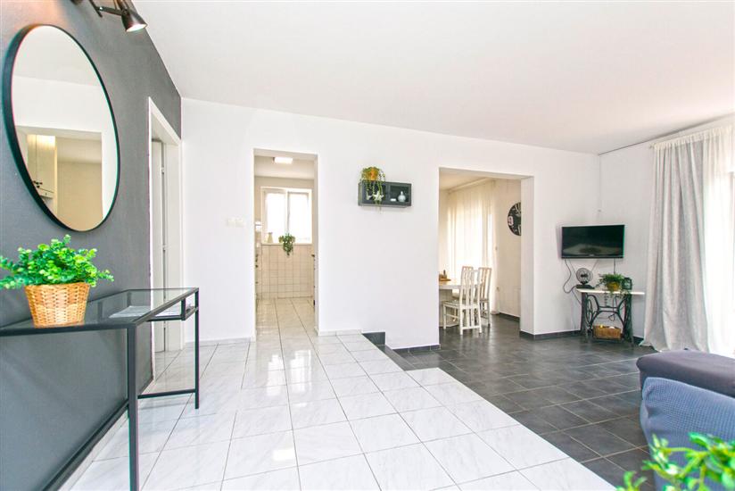 Kuća K1, za 8 osoba/e