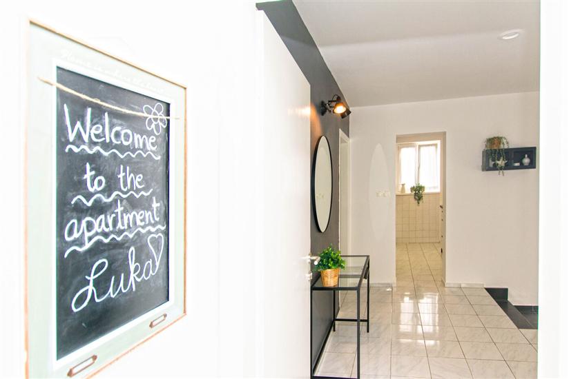 Kuća K1, za 8 osoba/e