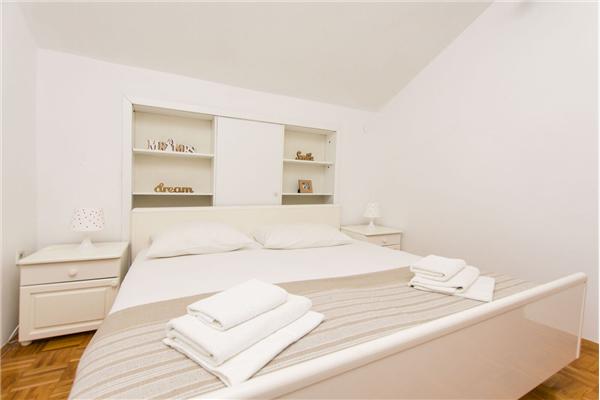 Kuća K1, za 8 osoba/e