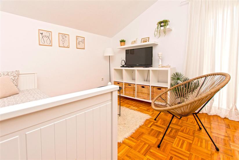 Kuća K1, za 8 osoba/e