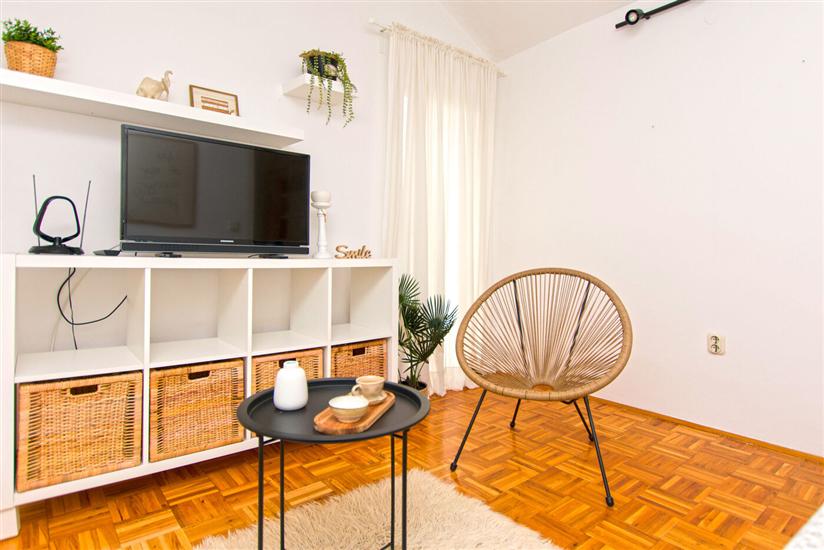 Kuća K1, za 8 osoba/e