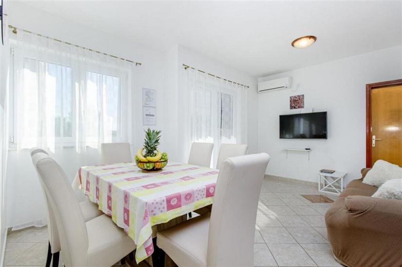 Apartment A1, for 5 persons