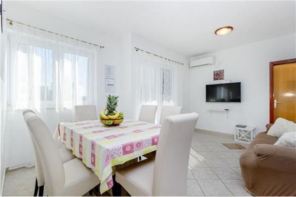 Apartment A1, for 5 persons