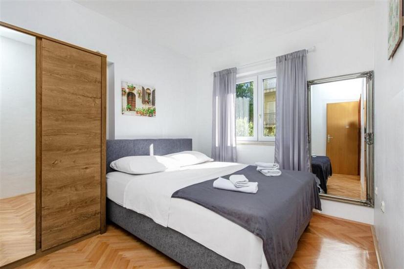 Apartment A1, for 5 persons