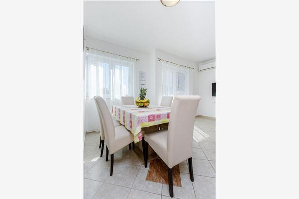 Apartment A1, for 5 persons