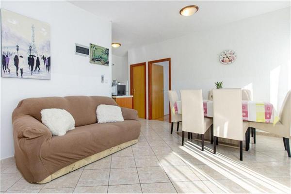 Apartment A1, for 5 persons
