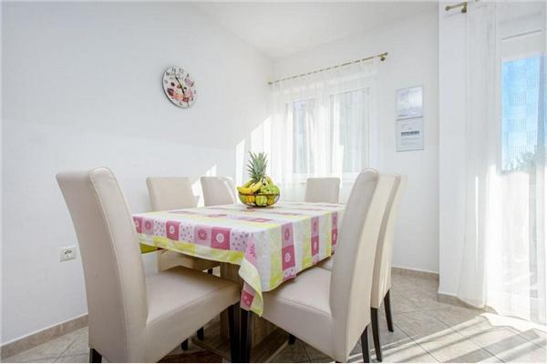 Apartment A1, for 5 persons