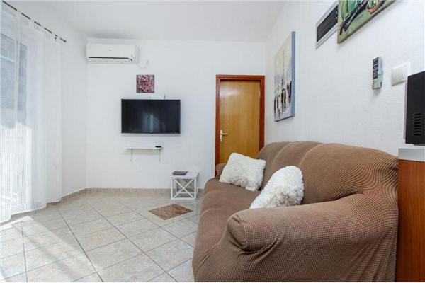 Apartment A1, for 5 persons