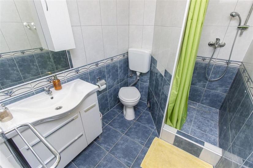 Apartment A1, for 5 persons