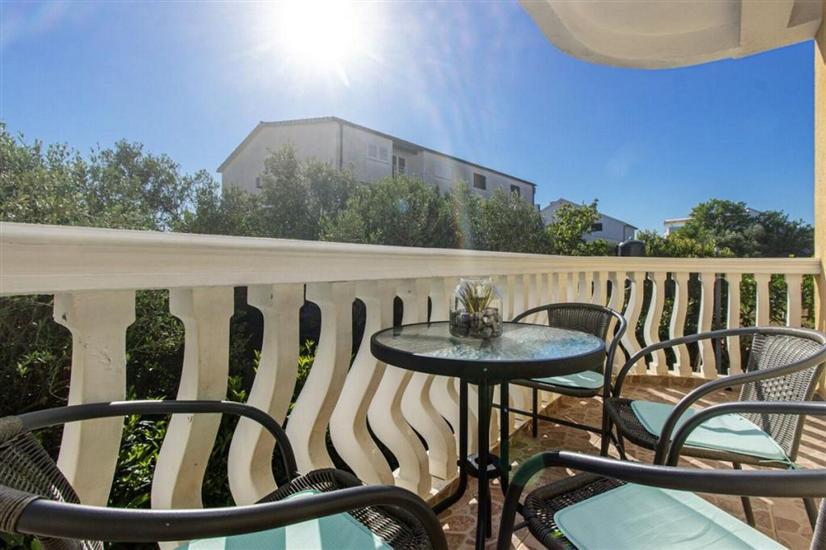 Apartment A1, for 5 persons