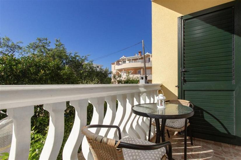 Apartment A2, for 5 persons