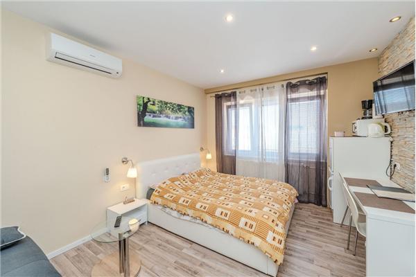 Room S1, for 4 persons