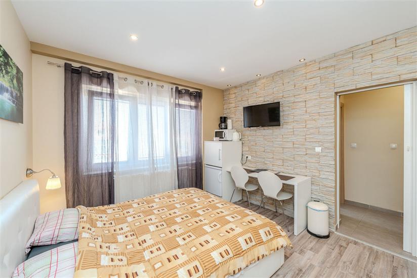 Room S1, for 4 persons