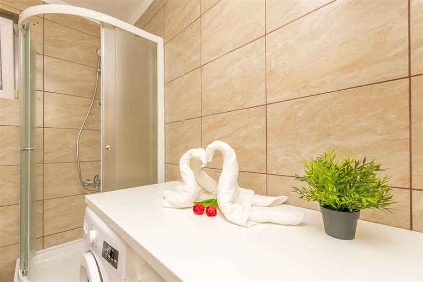 Apartment A1, for 6 persons