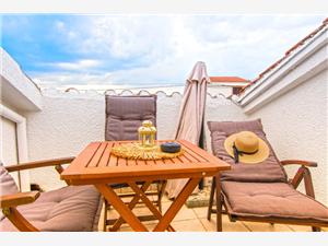 Kuća za odmor Katy Posedarje, Kvadratura 140,00 m2, Zračna udaljenost od centra mjesta 400 m