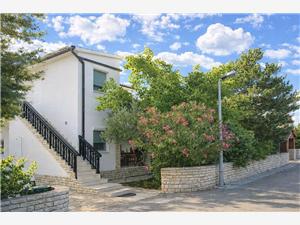 Apartments Snježana Jezera - island Murter, Size 26.00 m2, Airline distance to town centre 600 m