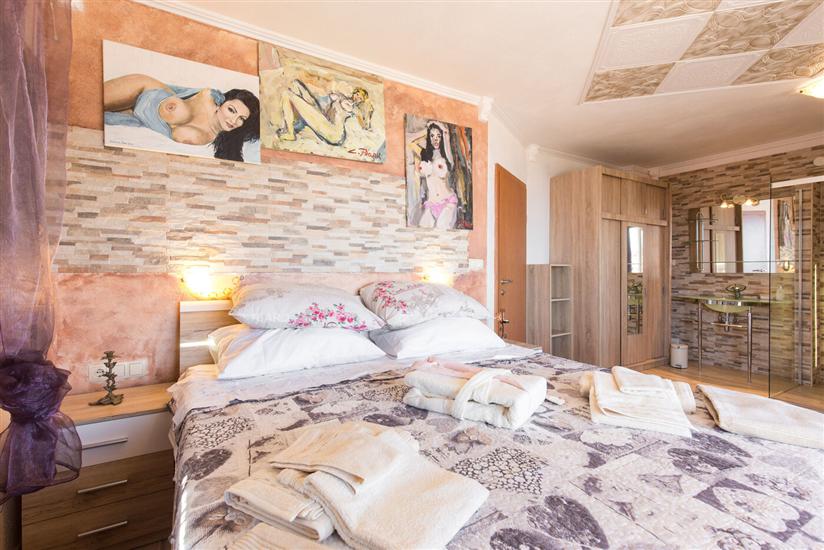 Apartment A1, for 8 persons