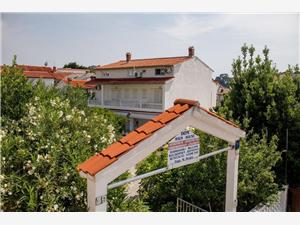 Apartments Mili Rab - island Rab, Stone house, Size 100.00 m2, Airline distance to town centre 250 m