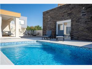 Vila Lukić Riviera Zadar, Kvadratura 200,00 m2, Namestitev z bazenom