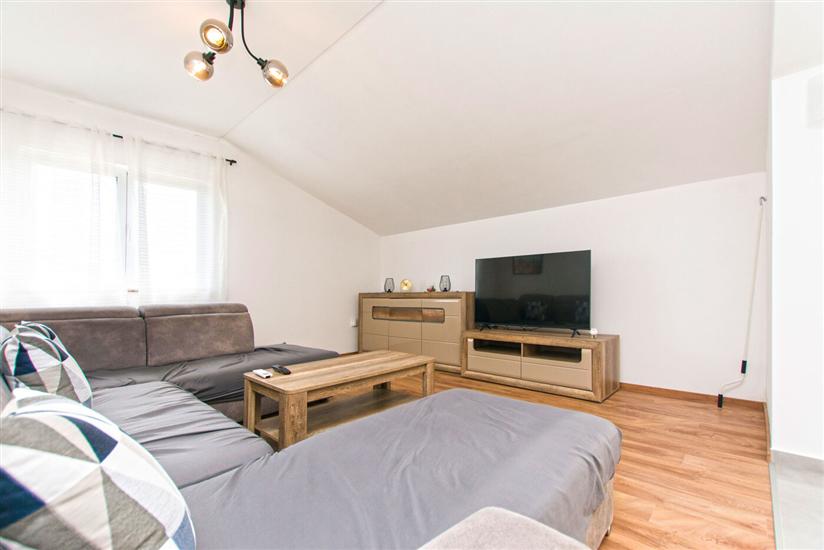 Apartment A1, for 5 persons