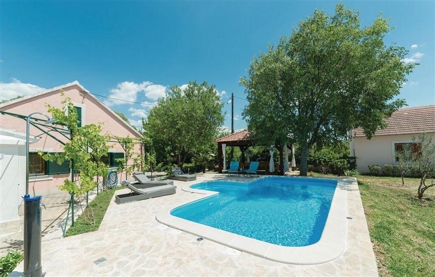 House Back to nature