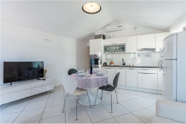 Apartment A1, for 5 persons