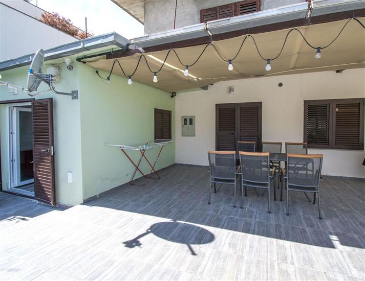 Apartment A1, for 5 persons