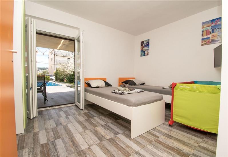 Apartment A1, for 5 persons