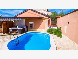 House Cancin Porec, Size 85.00 m2, Accommodation with pool, Airline distance to town centre 700 m