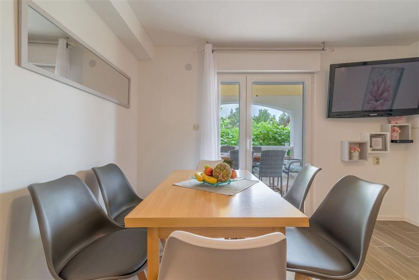 Apartment A1, for 8 persons