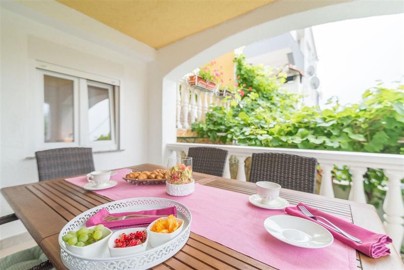 Apartment A1, for 8 persons