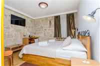 Room S1, for 2 persons