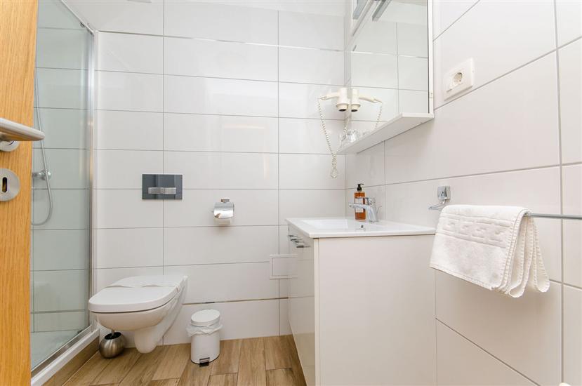 Room S1, for 2 persons