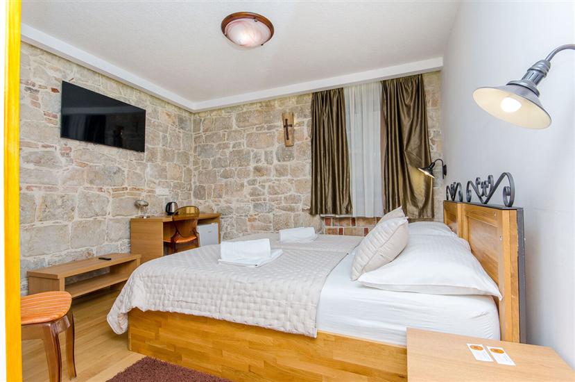 Room S3, for 2 persons