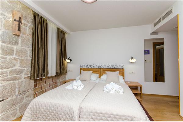 Room S3, for 2 persons