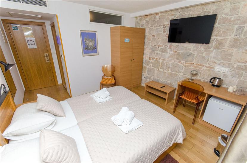 Room S3, for 2 persons