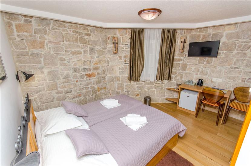 Room S2, for 2 persons