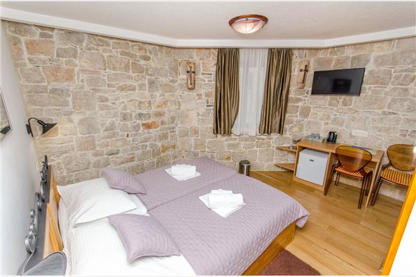 Room S2, for 2 persons