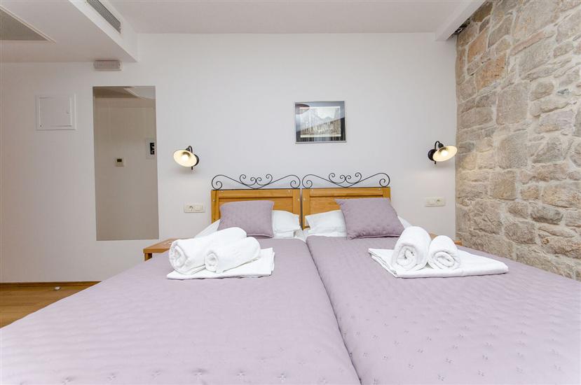 Room S2, for 2 persons