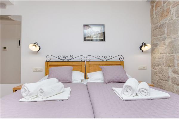 Room S2, for 2 persons