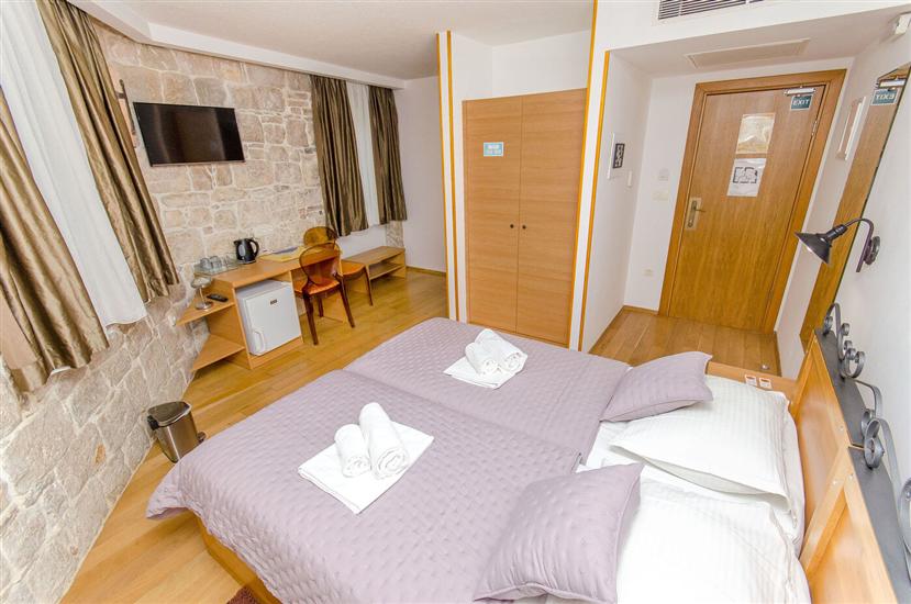 Room S2, for 2 persons